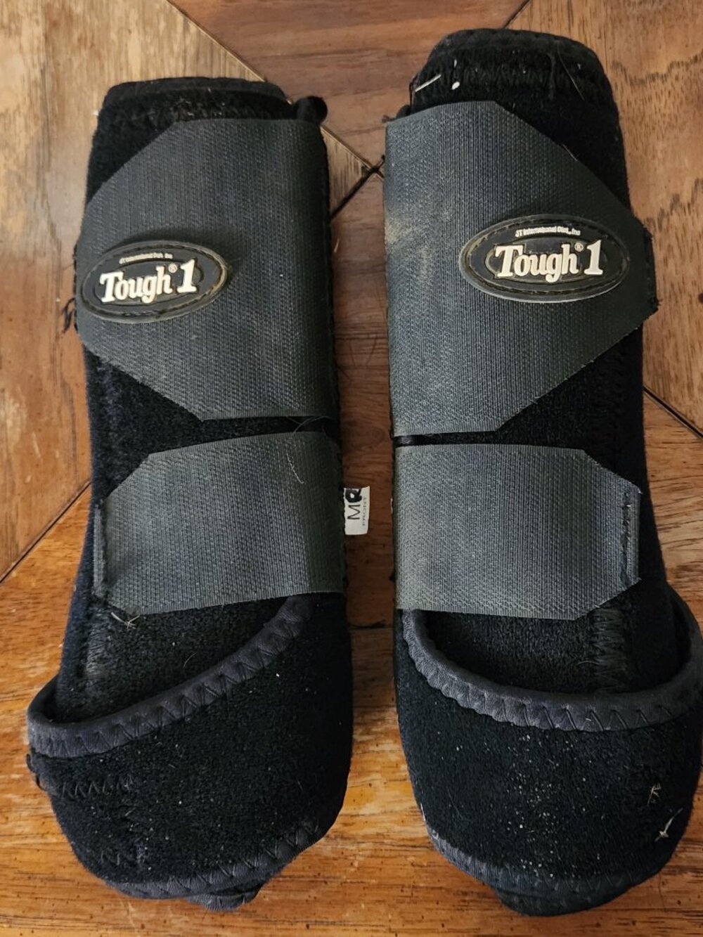 Tough 1 Extreme Vented Sport Boots for horses - Black (Medium) Fronts